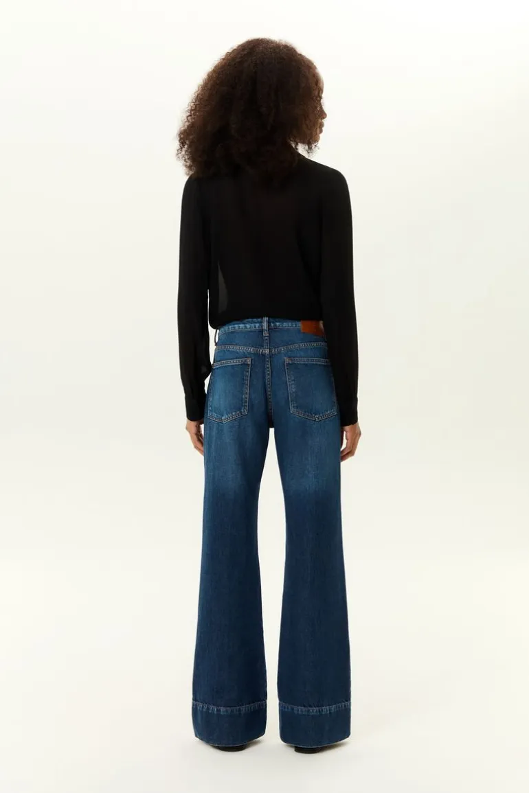 Calça Jeans Flare Bolsos