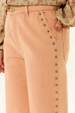Calça Sarja Reta Bolso Faca Tachas
