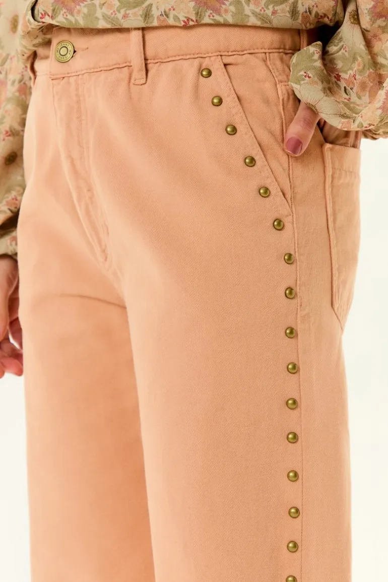 Calça Sarja Reta Bolso Faca Tachas
