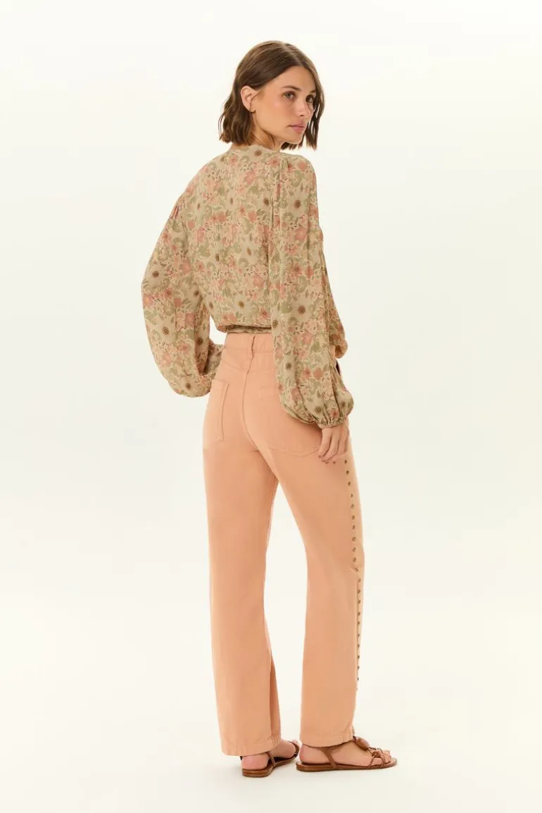 Calça Sarja Reta Bolso Faca Tachas