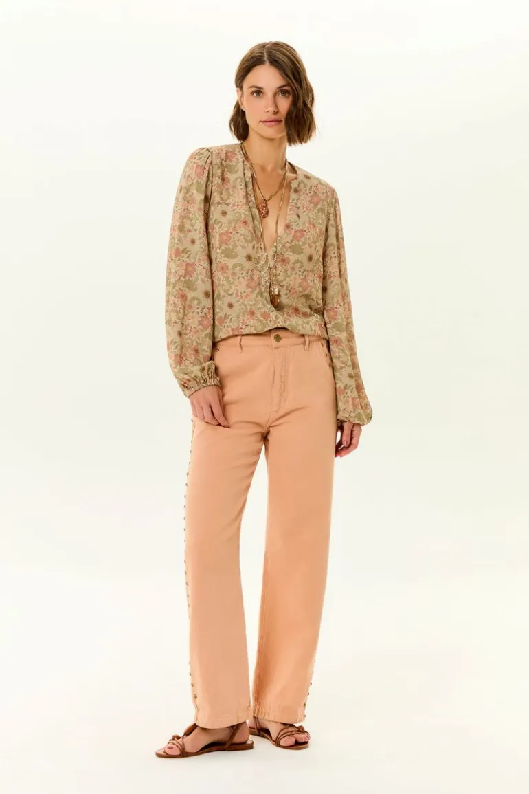Calça Sarja Reta Bolso Faca Tachas