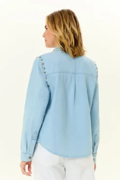 Camisa Jeans Rebites Gola e Cava