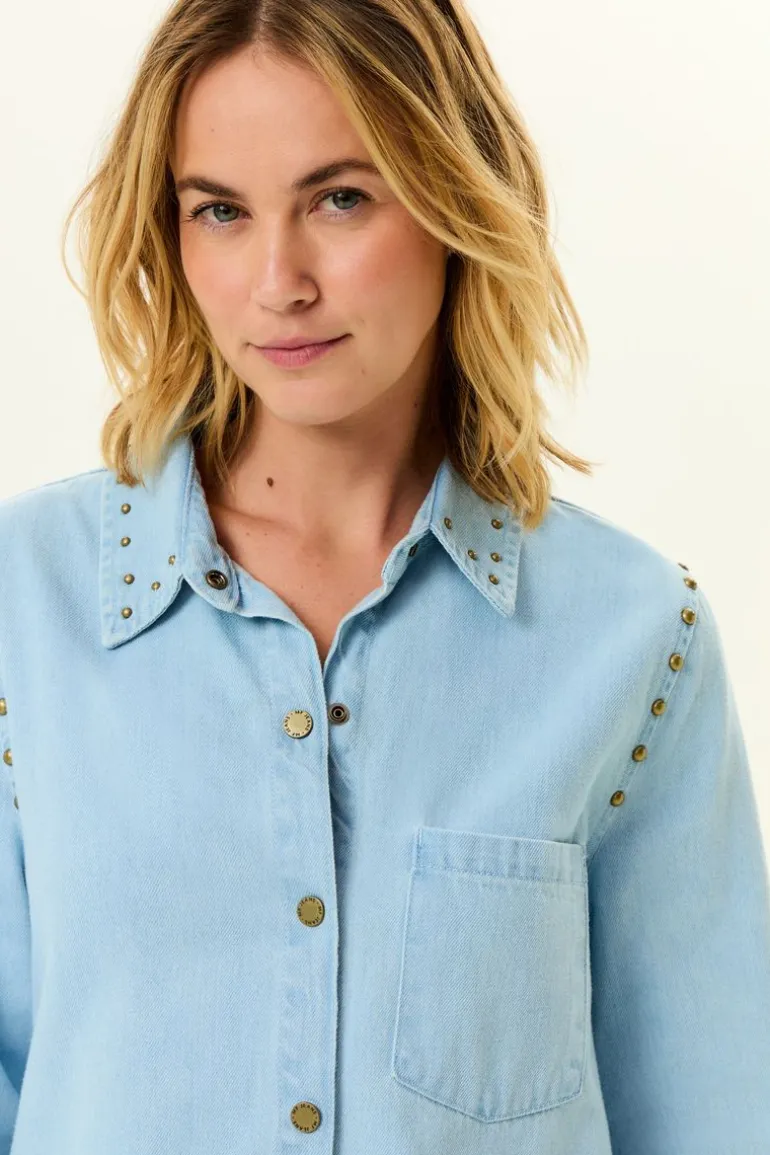 Camisa Jeans Rebites Gola e Cava