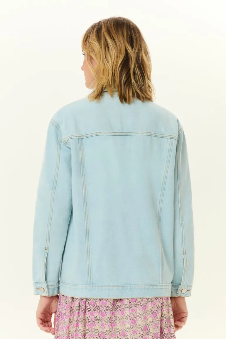 Jaqueta Jeans Recortes e Desgastes