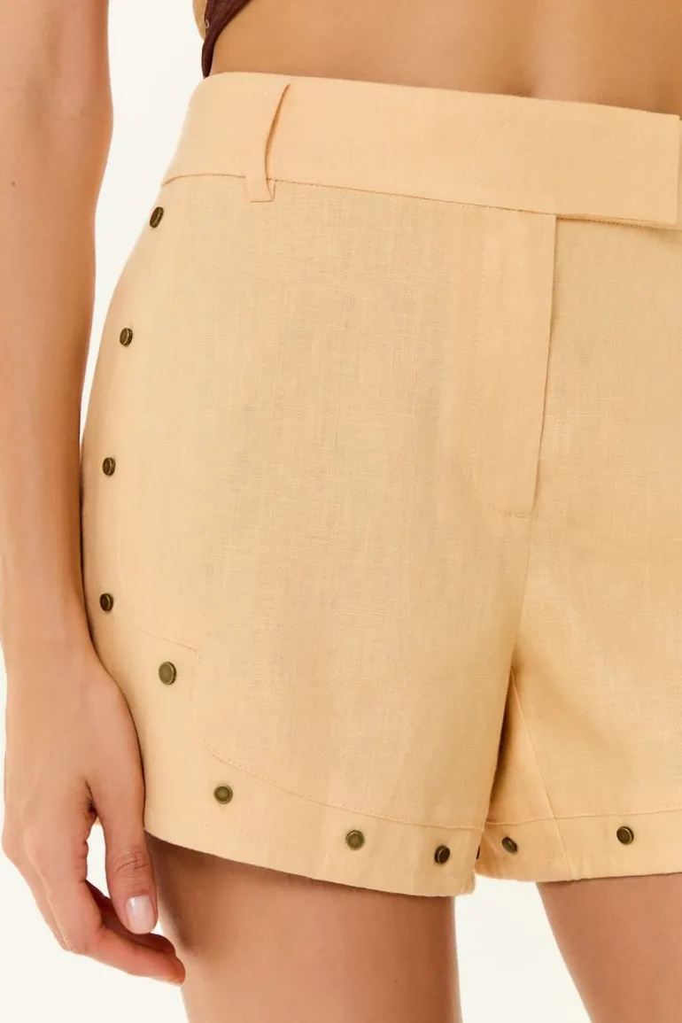Short Linho Recorte Rebite