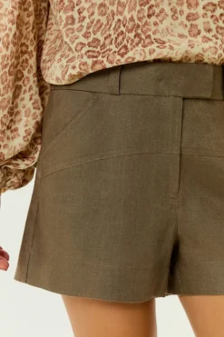 Short Linho Recortes Alfaiataria