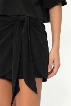 Short Saia Fivela
